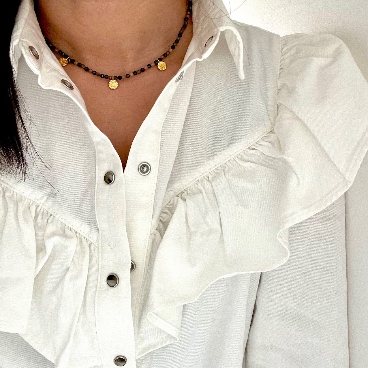 collier-medailles-tourmaline-rose-porte