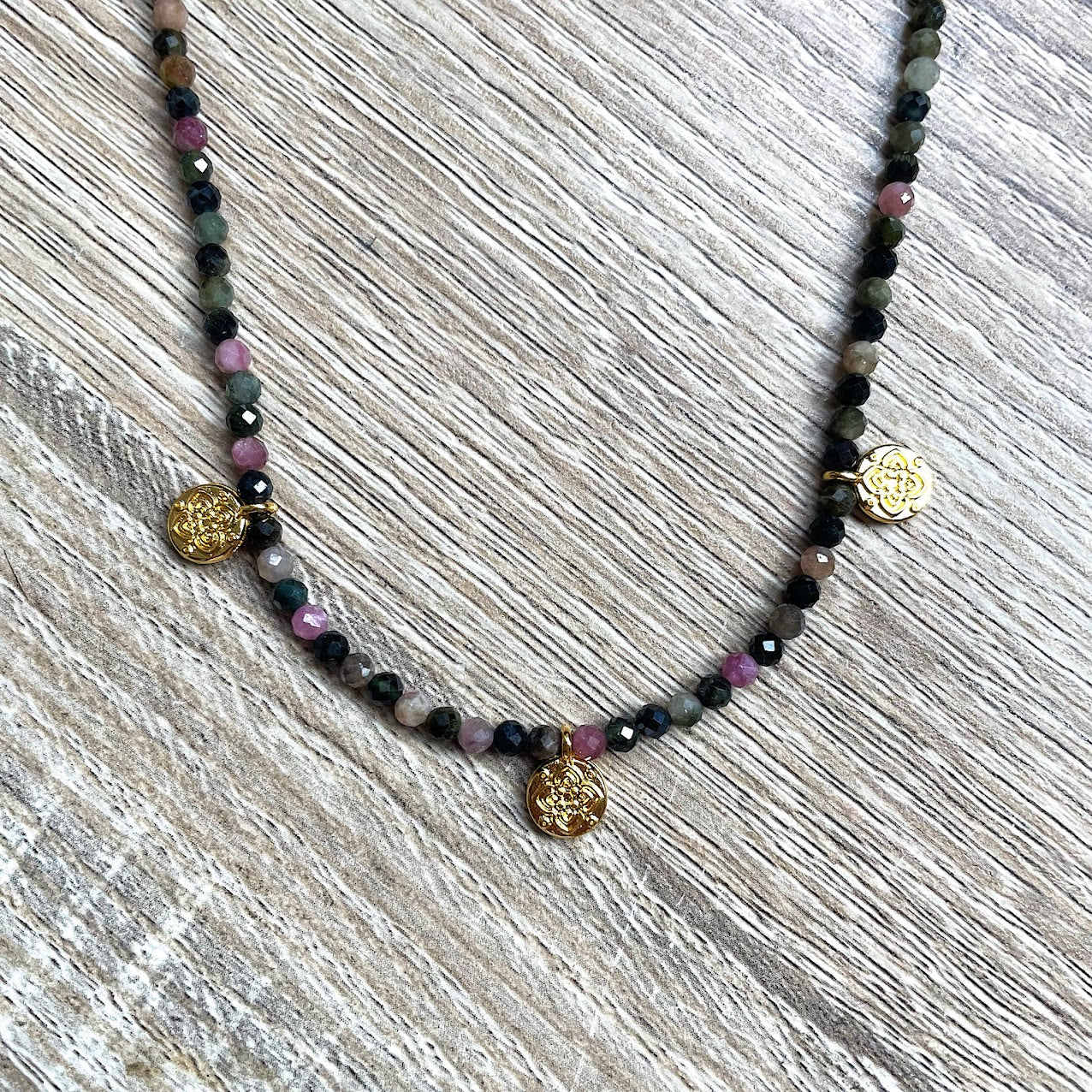 collier-medailles-tourmaline-rose