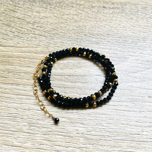 collier-transformable-bracelet-spinelle-noir-hematite-entier