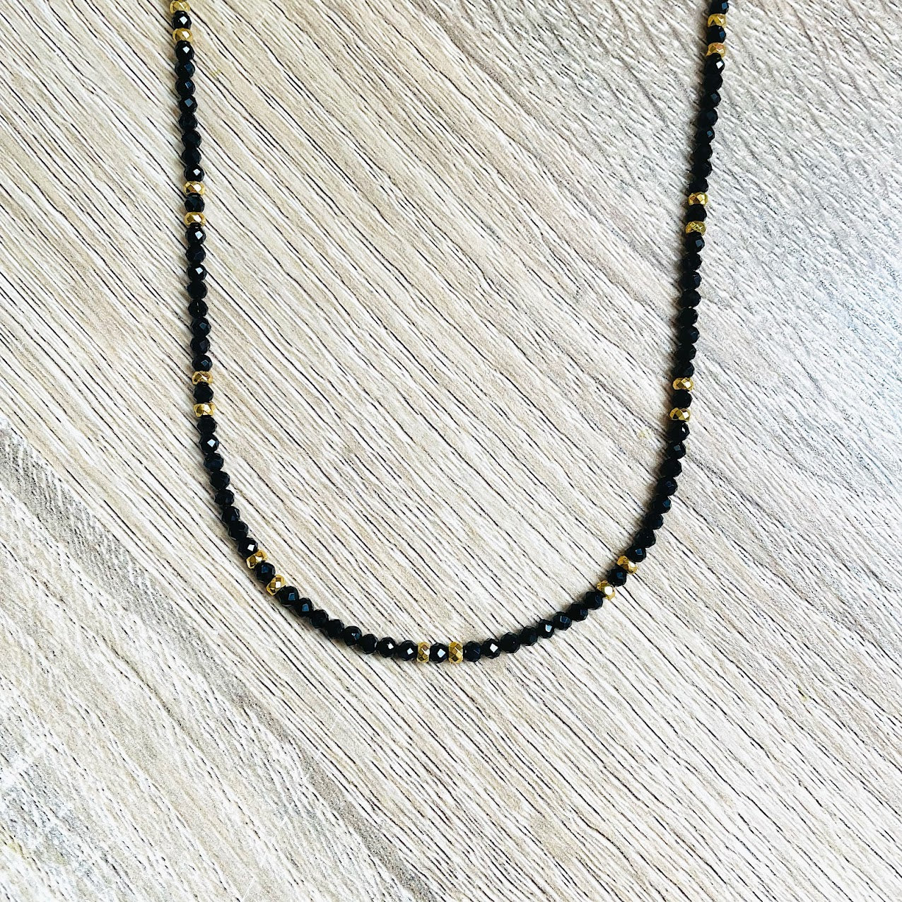 collier-transformable-bracelet-spinelle-noir-hematite