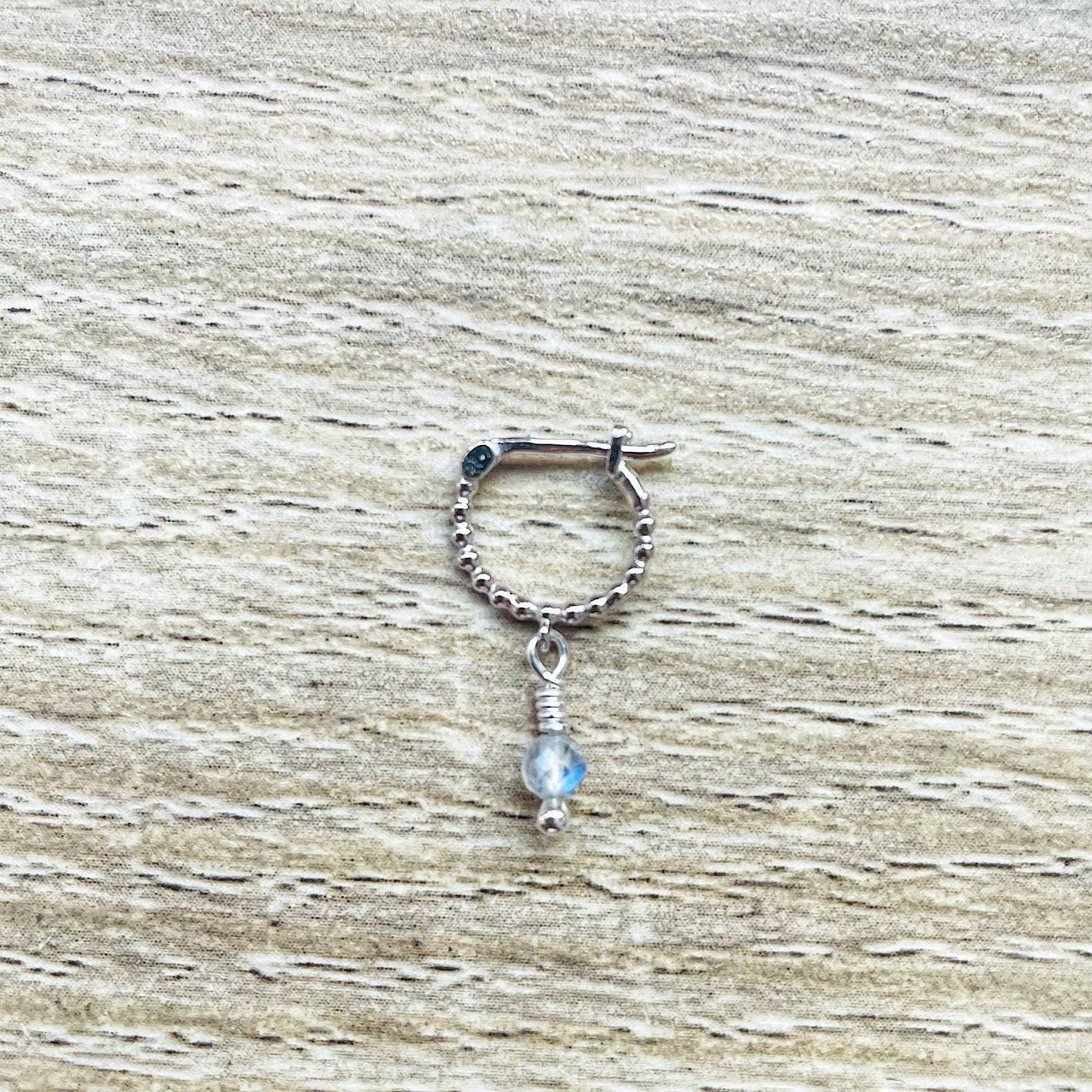 creole-boule-labradorite-gris-argent-massif