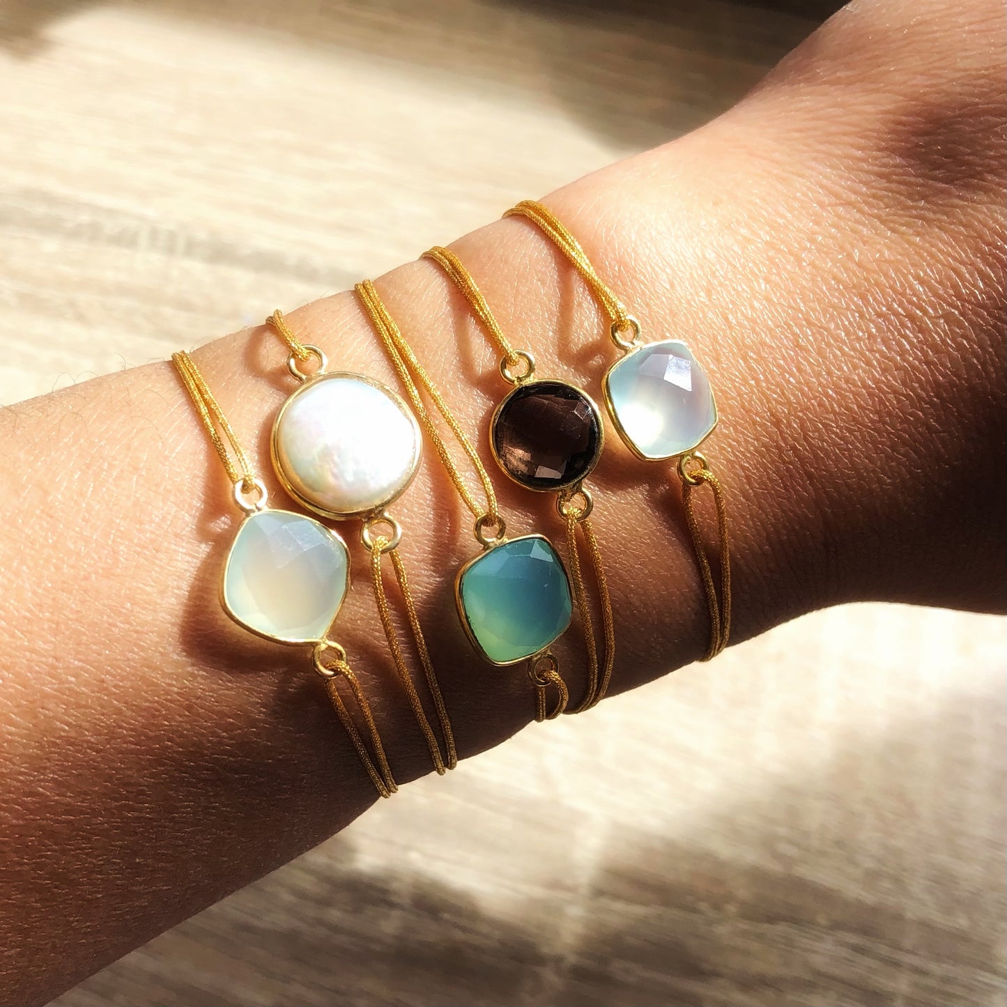 Bracelet cordon réglable pierre naturelle doré Livia
