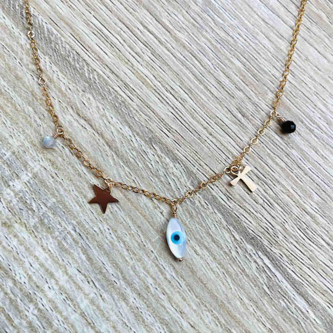 Collier charms protecteur