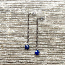 Charger l&#39;image dans la galerie, Puces d’oreilles chaîne Lapis Lazuli argent massif modèle unique
