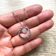 Charger l&#39;image dans la galerie, Collier Médaille cercle Pierre de Lune  argent massif modèle unique