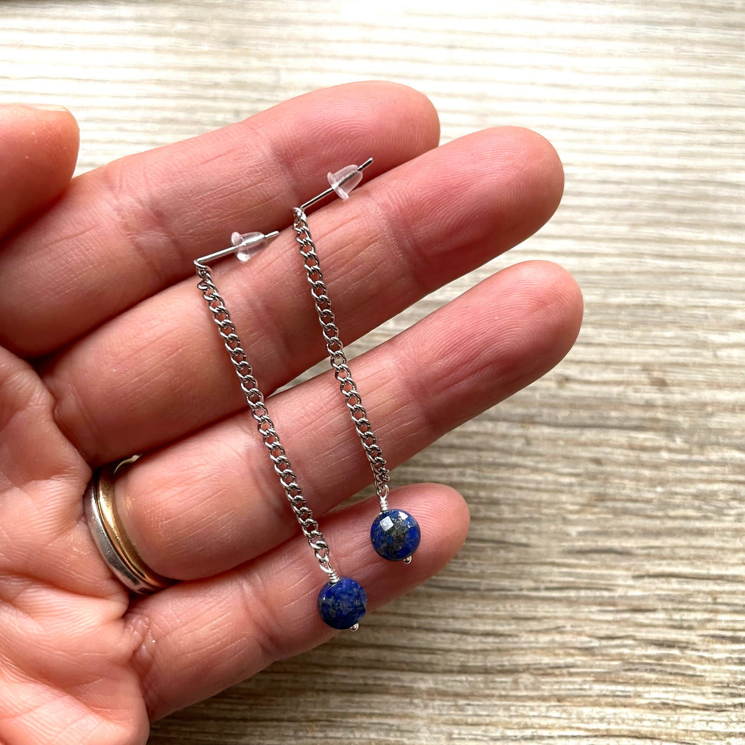 Puces d’oreilles chaîne Lapis Lazuli argent massif modèle unique