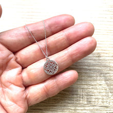 Charger l&#39;image dans la galerie, Collier Petite médaille argent massif modèle unique