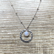 Charger l&#39;image dans la galerie, Collier Médaille cercle Pierre de Lune  argent massif modèle unique