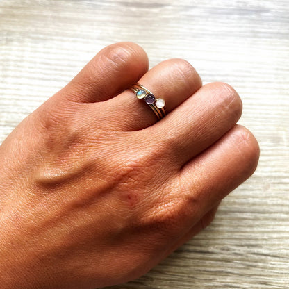 Bague fine empilable en pierre naturelle Lou