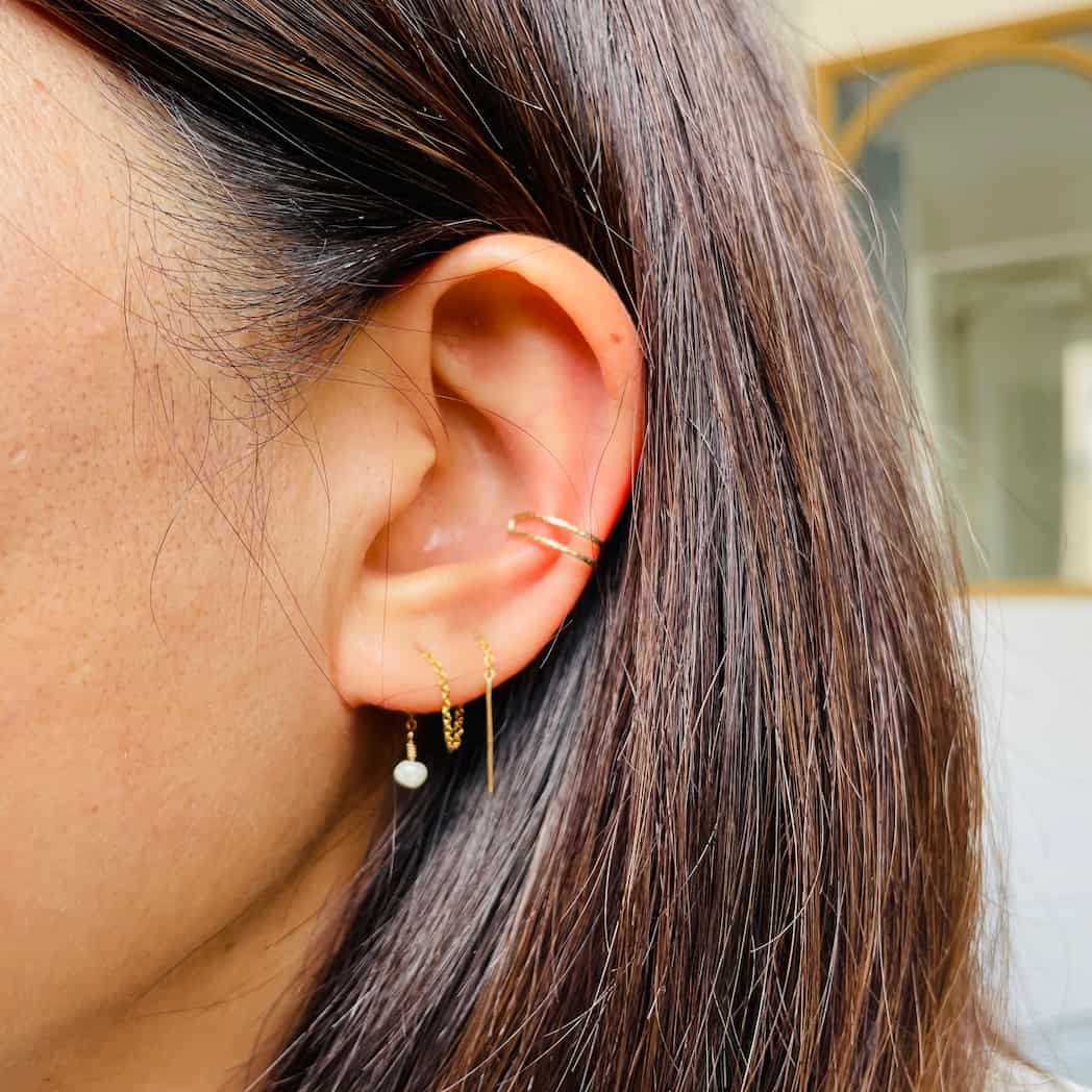 Bijou d’oreille chaîne perle blanche Sara