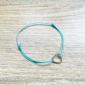     bracelet-cœur-bleu-plaque-or