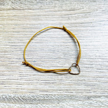 Charger l&#39;image dans la galerie,     bracelet-cœur-jaune-dore-plaque-or