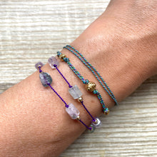 Charger l&#39;image dans la galerie, bracelet-multicolore-bleu-violet-cordon-poignet