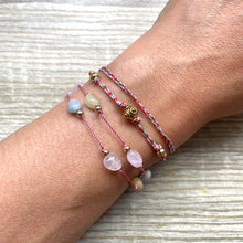 Charger l&#39;image dans la galerie, bracelet-multicolore-rose-bleu-cordon-poignet