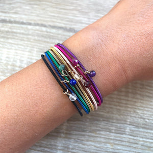 bracelets-joncs-pierres-naturelles-multicolores-poignet-2