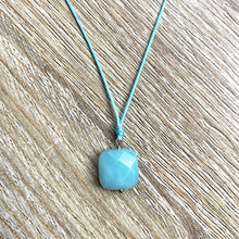 Charger l&#39;image dans la galerie, Collier pierres naturelles cordon Mia