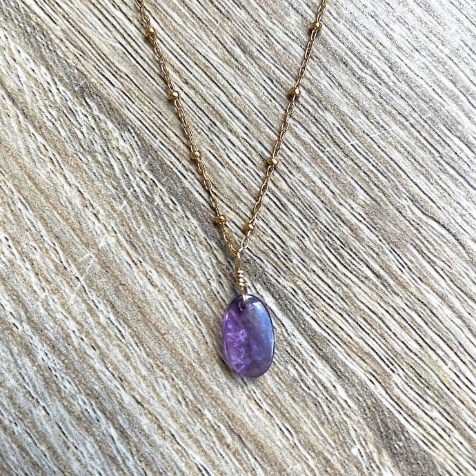     collier-amethyste-satellite-plaque-or