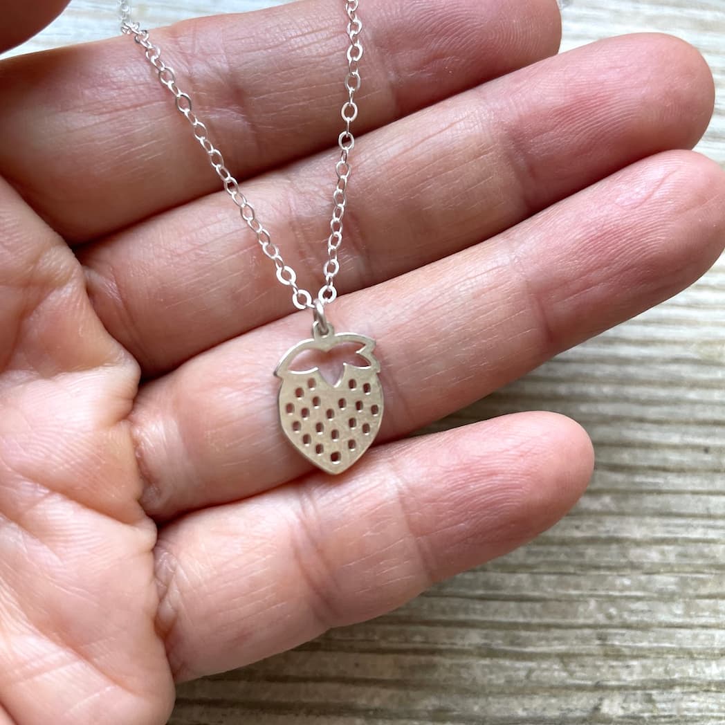 Collier fraise en argent massif