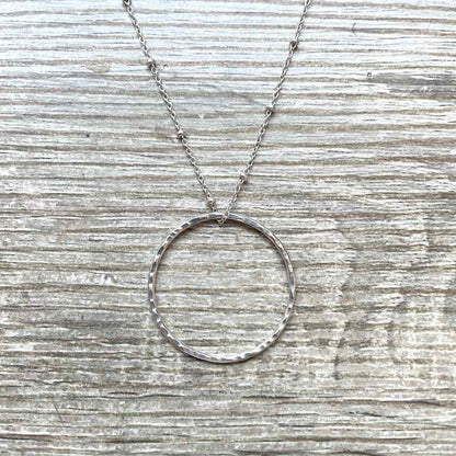 Collier cercle martelé argent massif