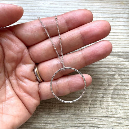 Collier cercle martelé argent massif