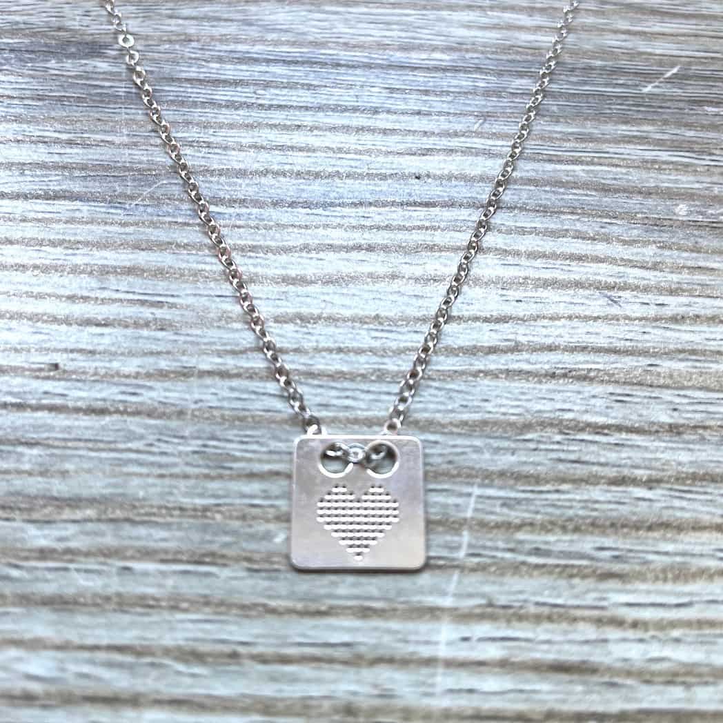 Collier cœur pixel