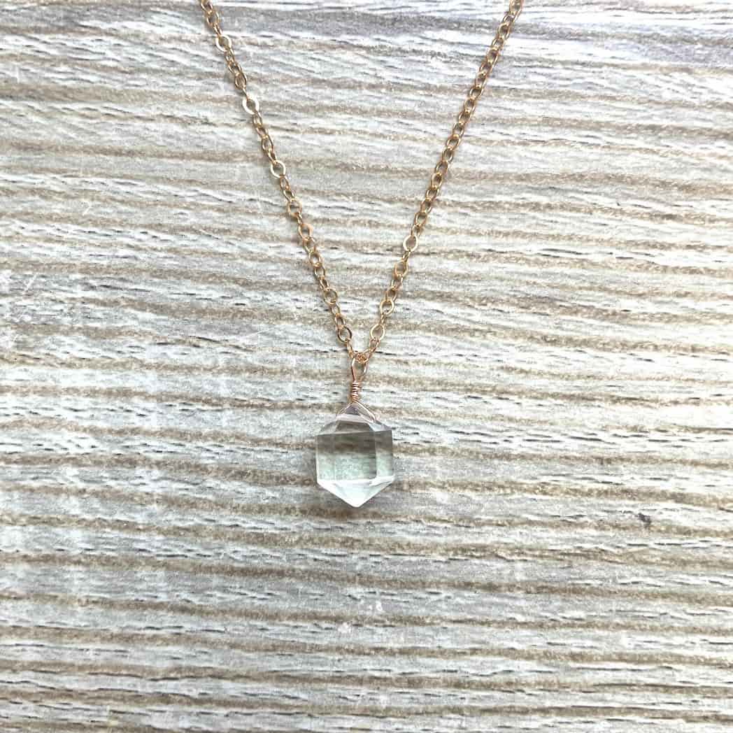 Collier en Cristal de roche taillé façon Herkimer