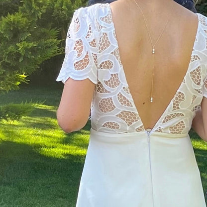 collier-dos-mariage-perles-porte