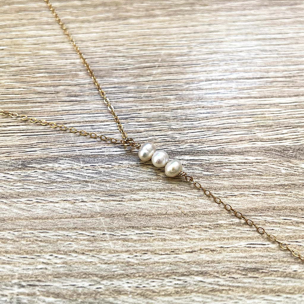 collier-dos-mariage-perles