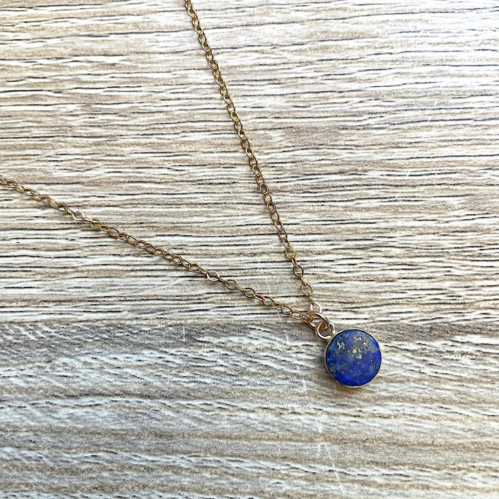 collier-fin-lapislazuli-plaque-or