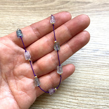 Charger l&#39;image dans la galerie, collier-fluorite-main