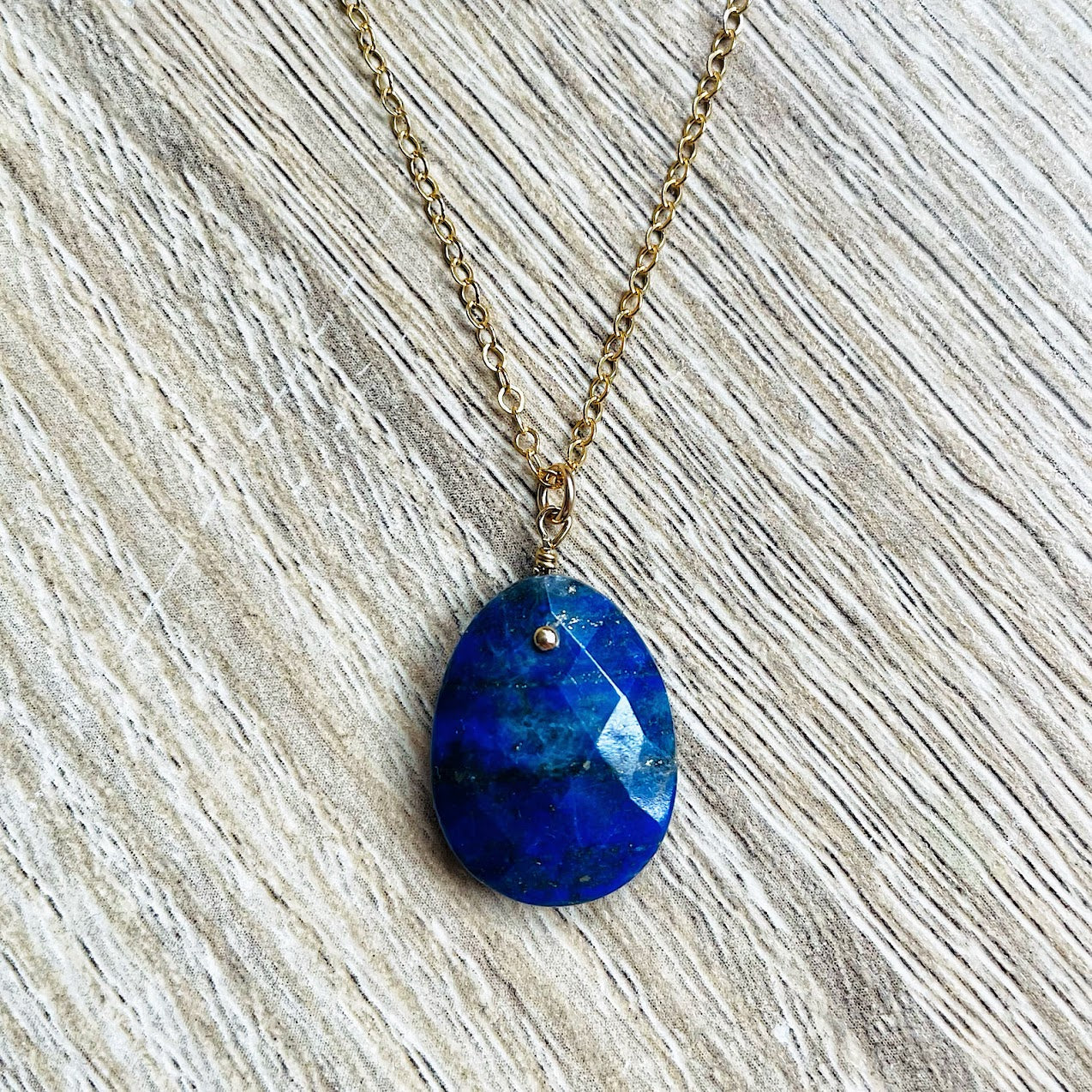    collier-lapis-lazuli-bleu-plaque-or