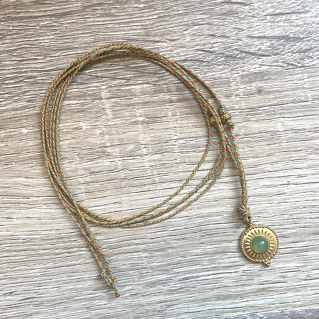Collier médaille Aventurine verte cordon multicolore