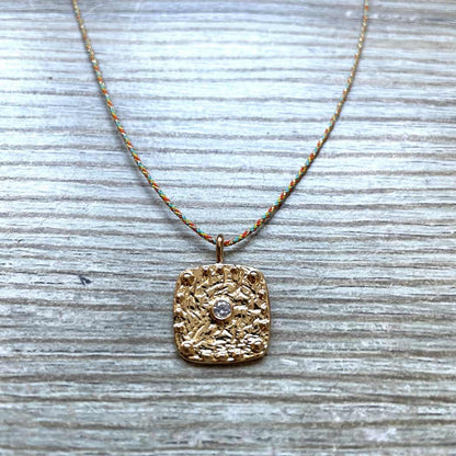 Collier médaille martelée