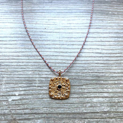 Collier médaille martelée