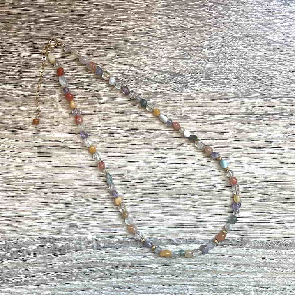 Collier pierres naturelles multicolores