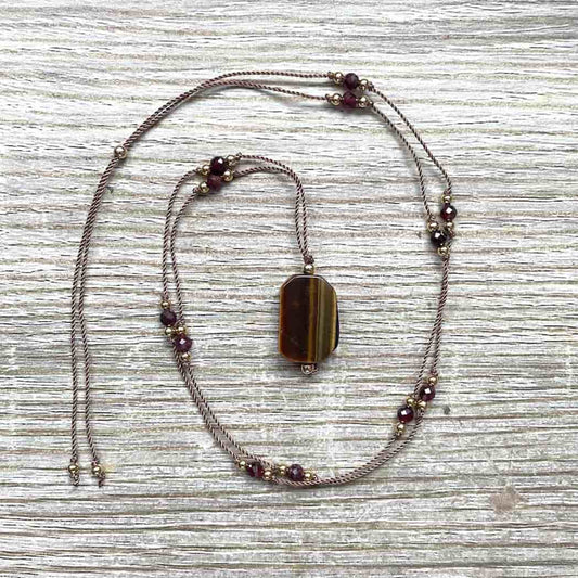 Collier en Œil de Tigre et Grenat
