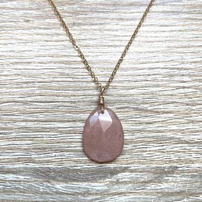 Collier pendentif en Pierre de Soleil