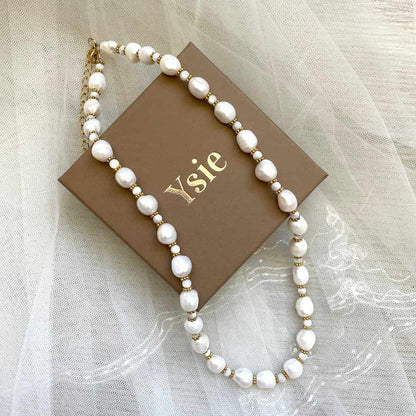 Collier en perles et nacre blanche