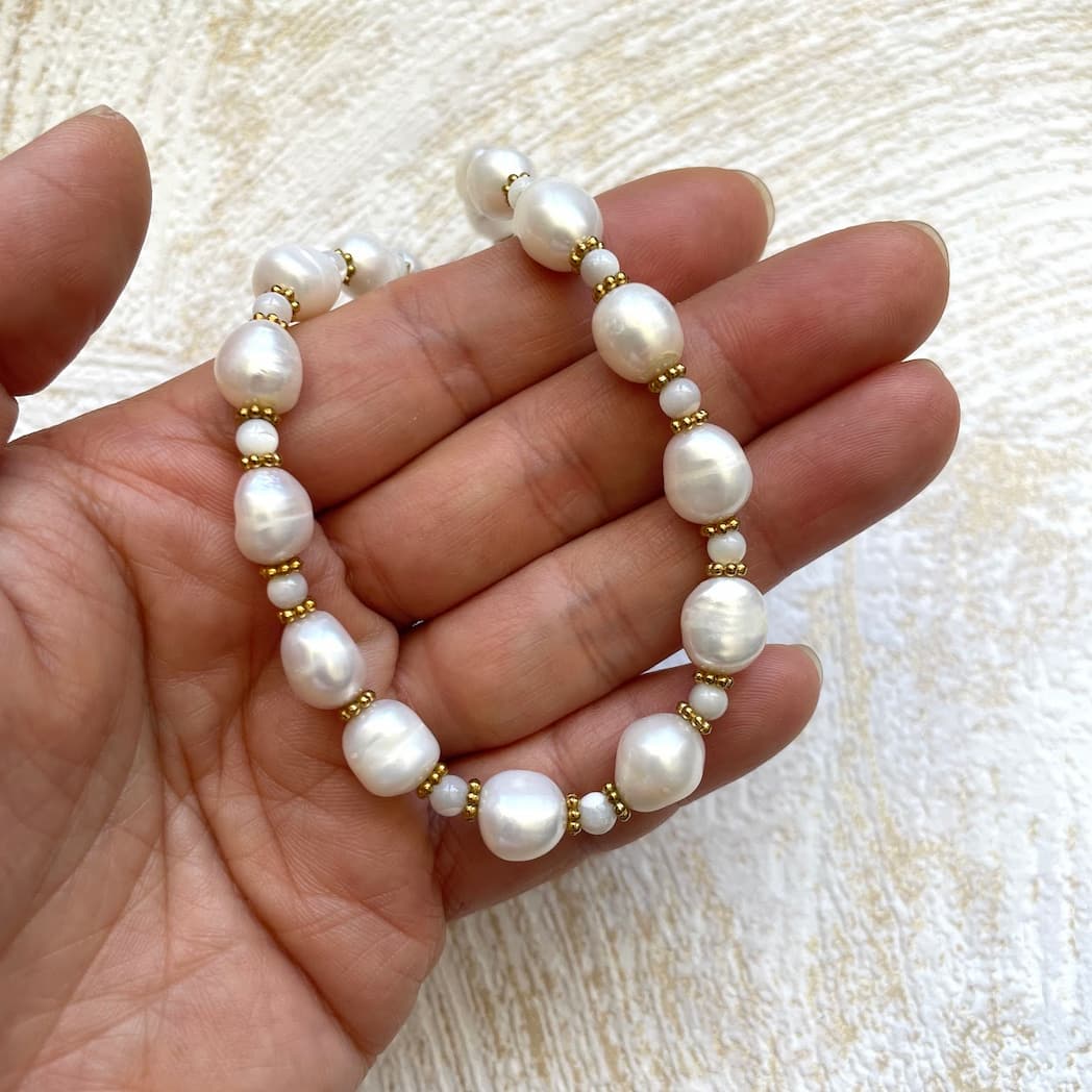 Collier en perles et nacre blanche