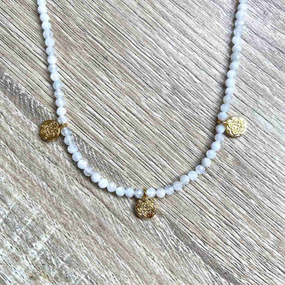 Collier en Pierre de Lune et médailles dorées
