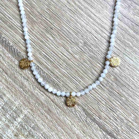Collier en Pierre de Lune et médailles dorées