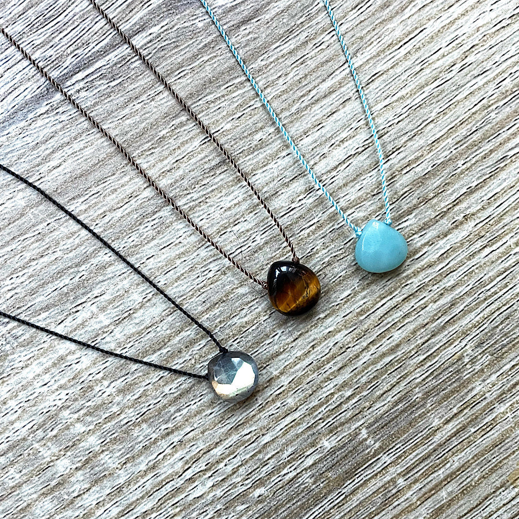 collier-pierres-naturelles-cordon