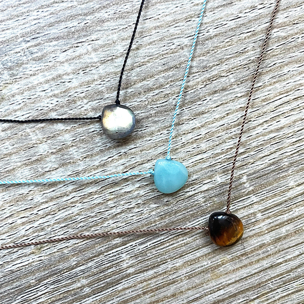 collier-pierres-naturelles-cordon