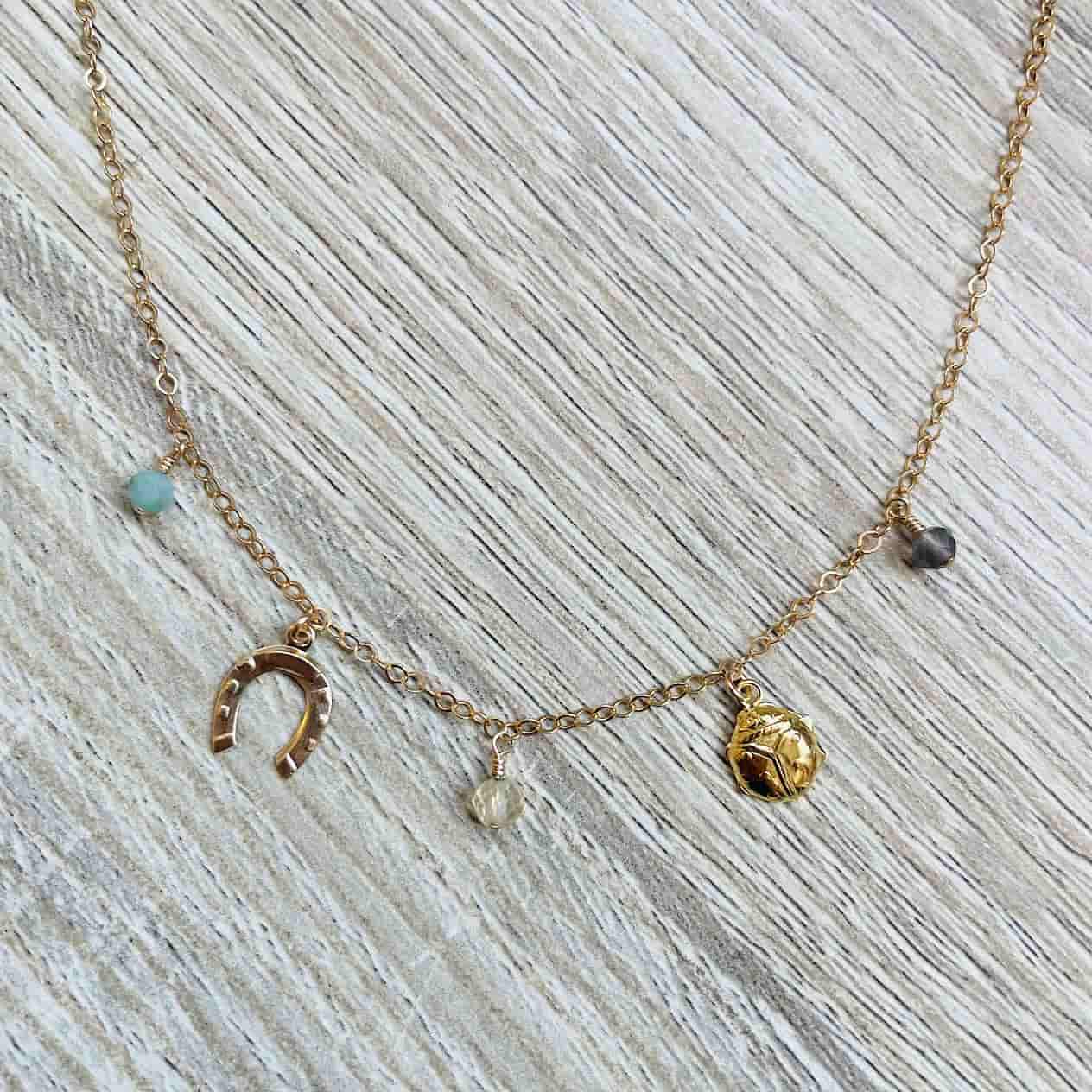 Collier charms porte-bonheur