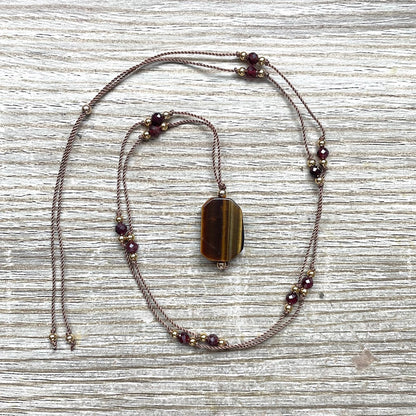 collier-protection-oeil-tigre-grenat-karma