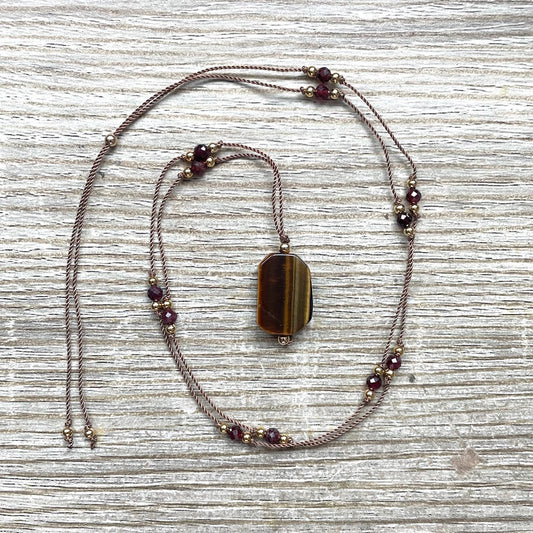 collier-protection-oeil-tigre-grenat-karma