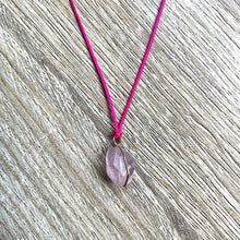 Charger l&#39;image dans la galerie, collier-quartz-rose-cordon