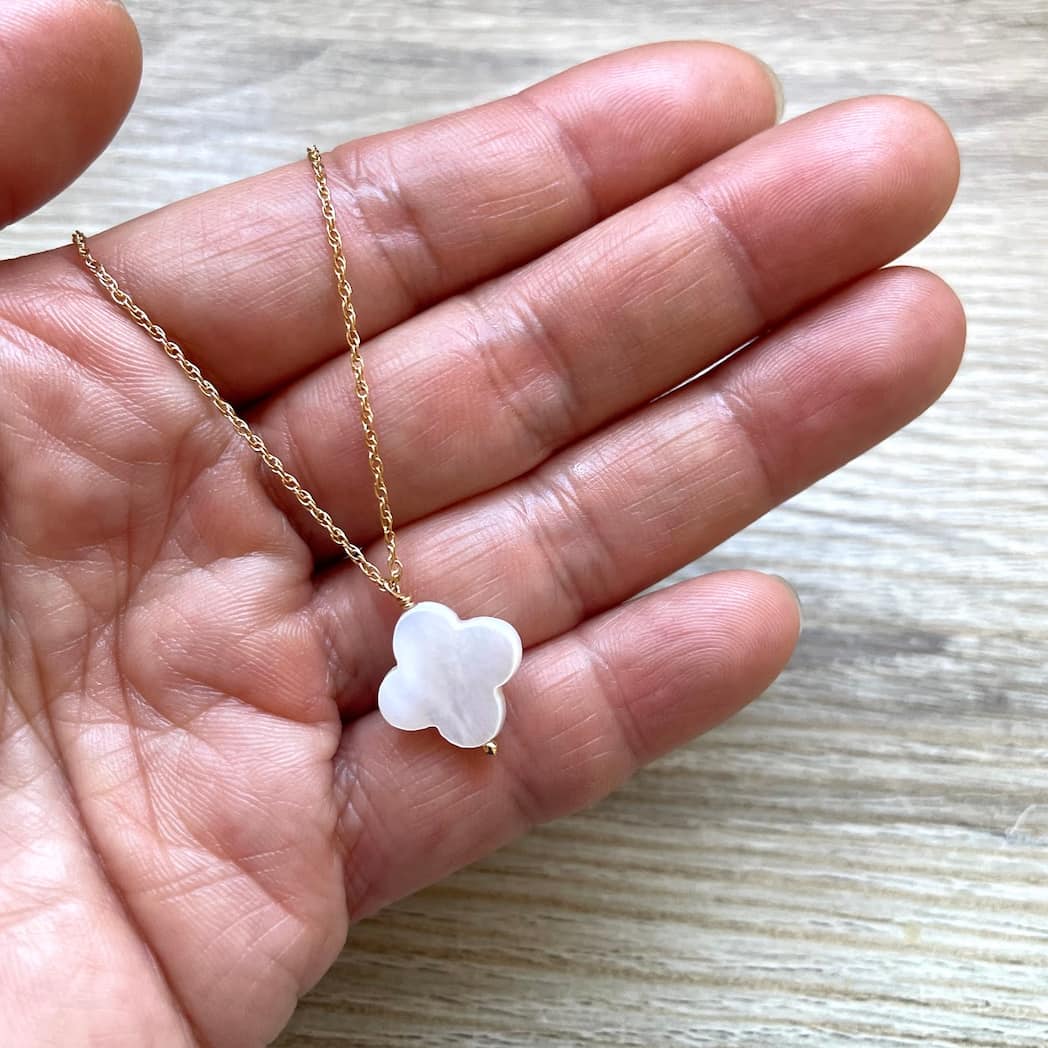 Collier trèfle nacre blanche
