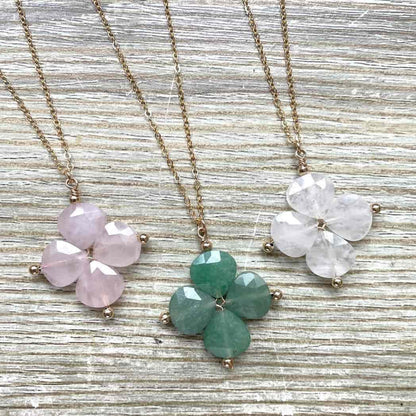 Collier trèfle en pierre naturelle