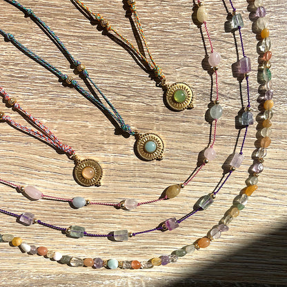 Colliers multicolores pierres naturelles